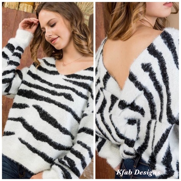 ❤️LAST! Zebra print twist front or back sweater. - Picture 2 of 3